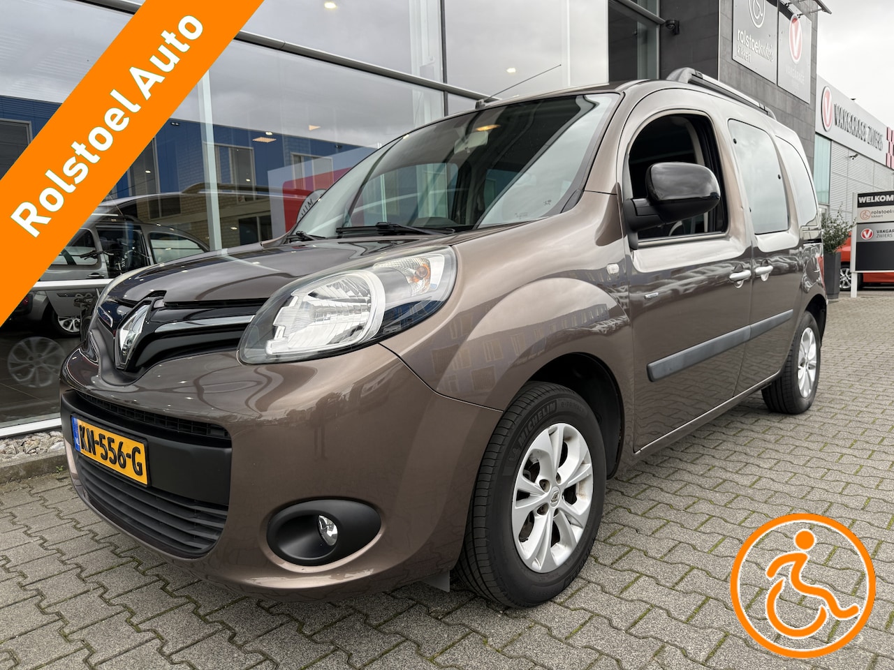 Renault Kangoo Family - 3+1 Rolstoelauto 1.2 TCe Limited Start&Stop (Mooie 3+1 Rolstoelauto met ruime bodemverlagi - AutoWereld.nl