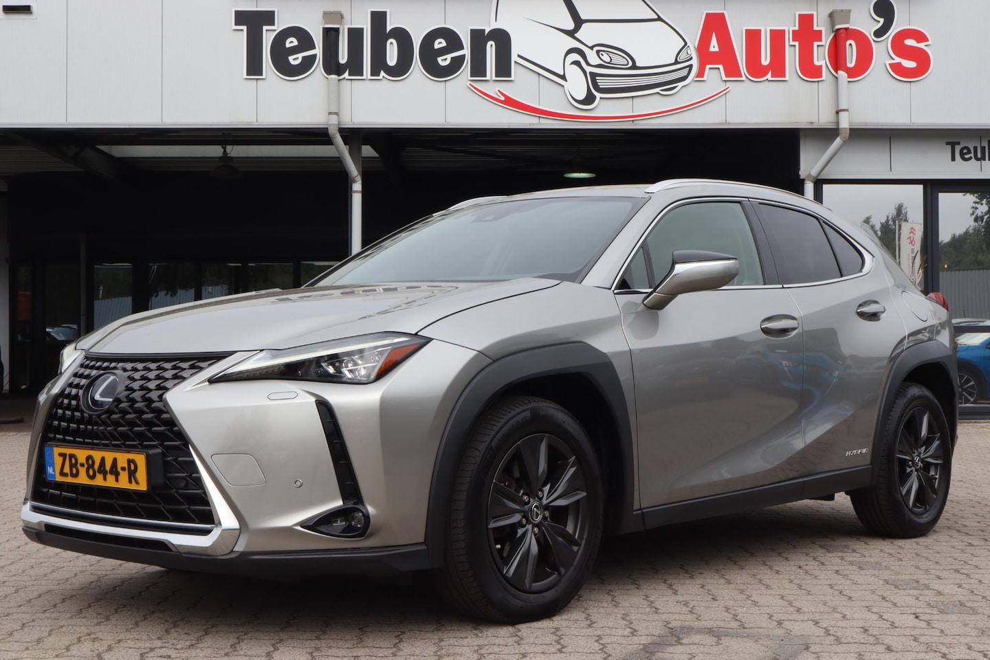 Lexus UX - 250h F Sport First Edition | Achteruitrijcamera | 2 Eigenaren | Navigatie | Cruise control - AutoWereld.nl