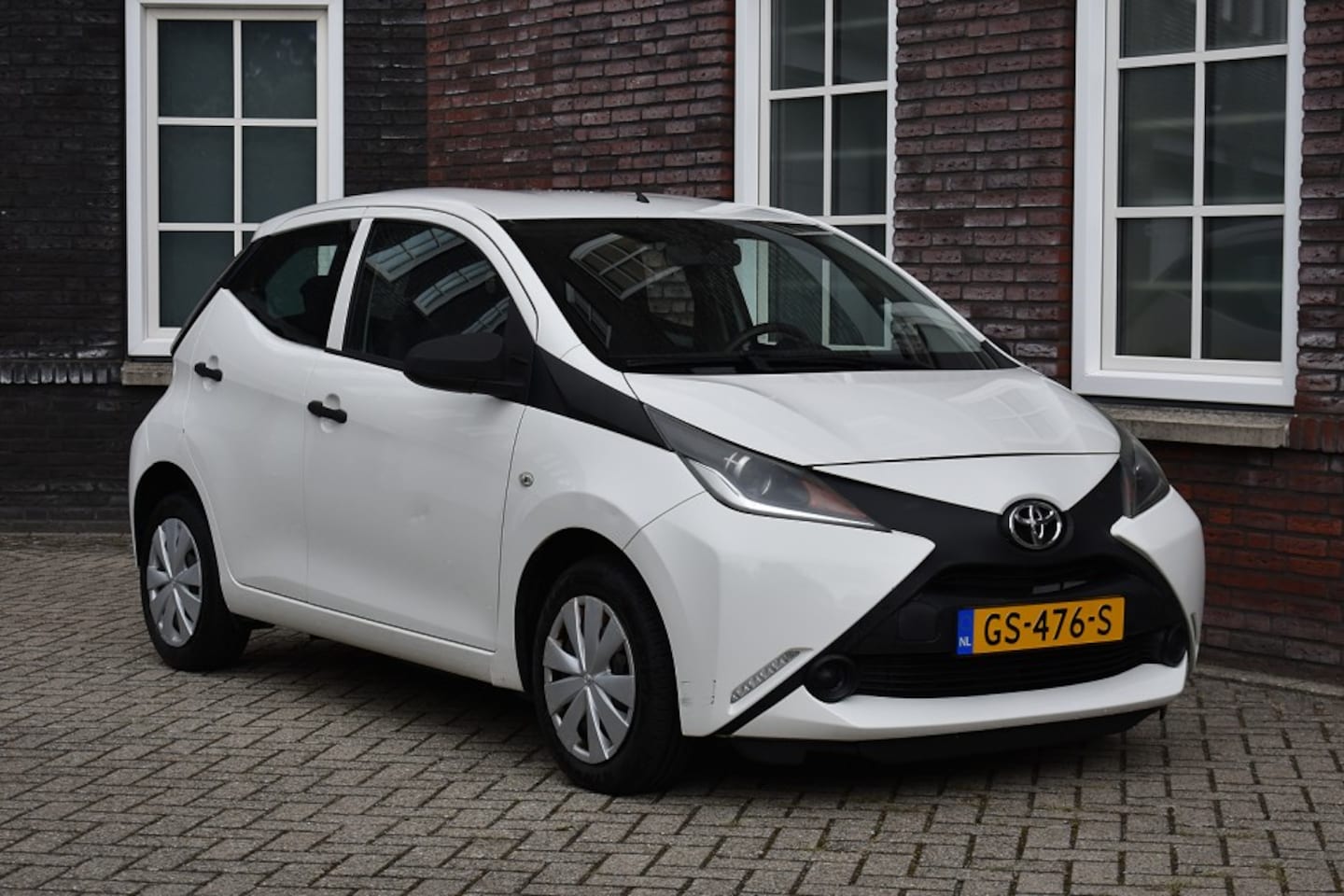 Toyota Aygo - 1.0 VVT-i x-now Wij zijn op afspraak geopend! Graag bellen voor uw komst. - AutoWereld.nl