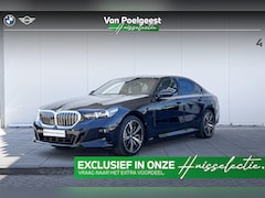 BMW 5-serie - Sedan 530e M-Sport | Trekhaak | Glazendak | 20 inch | Driving Assistant Plus | Huisselecti