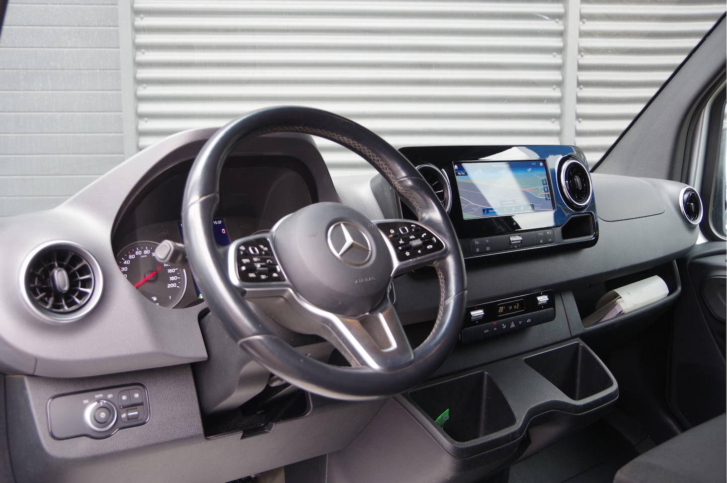 Mercedes-Benz Sprinter - 319 3.0 CDI V6 L2H2 AUT. LED, 3.5T TREKHAAK, 360 CAMERA, ADAPT. CRUISE, MBUX 10'', NAVI, C - AutoWereld.nl