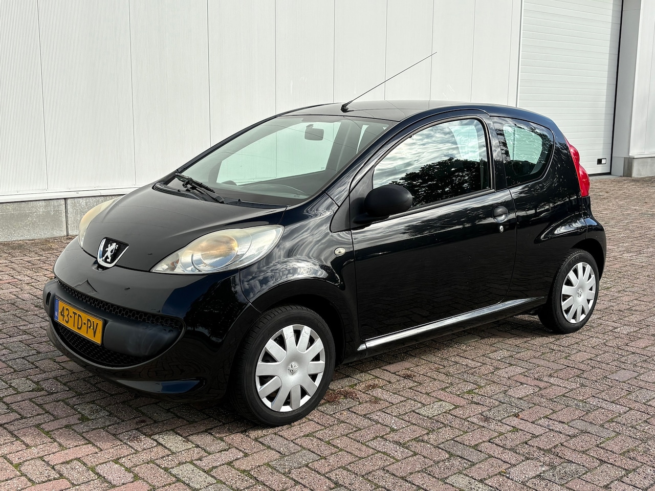 Peugeot 107 - 1.0-12V XR APK 7-27 - AutoWereld.nl