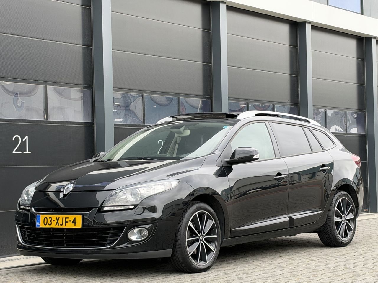 Renault Mégane - 1.5 dCi Bose Pano Clima Camera - AutoWereld.nl