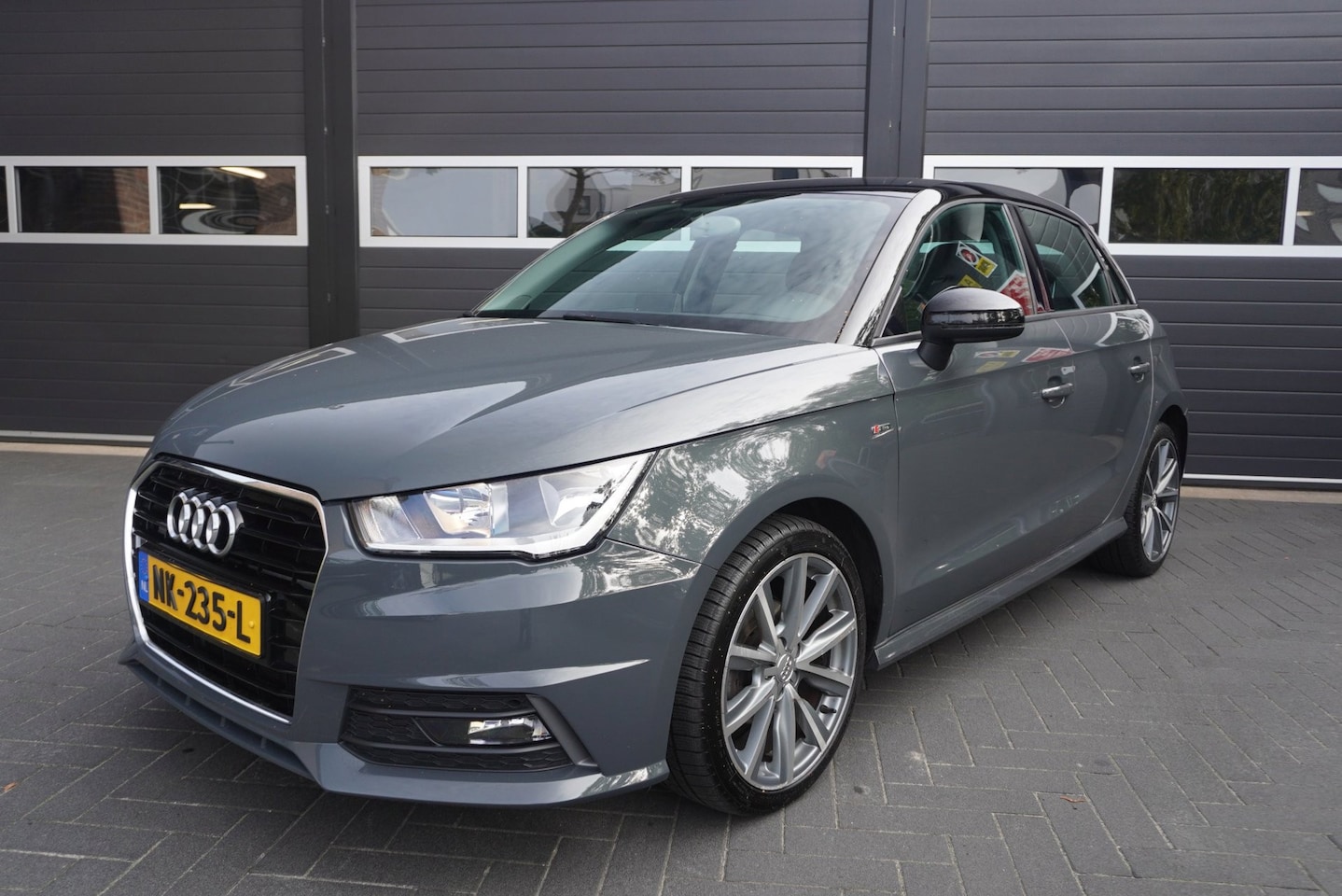 Audi A1 Sportback - 1.0 TFSI Adrenalin Airco/Navi/Cruise - AutoWereld.nl