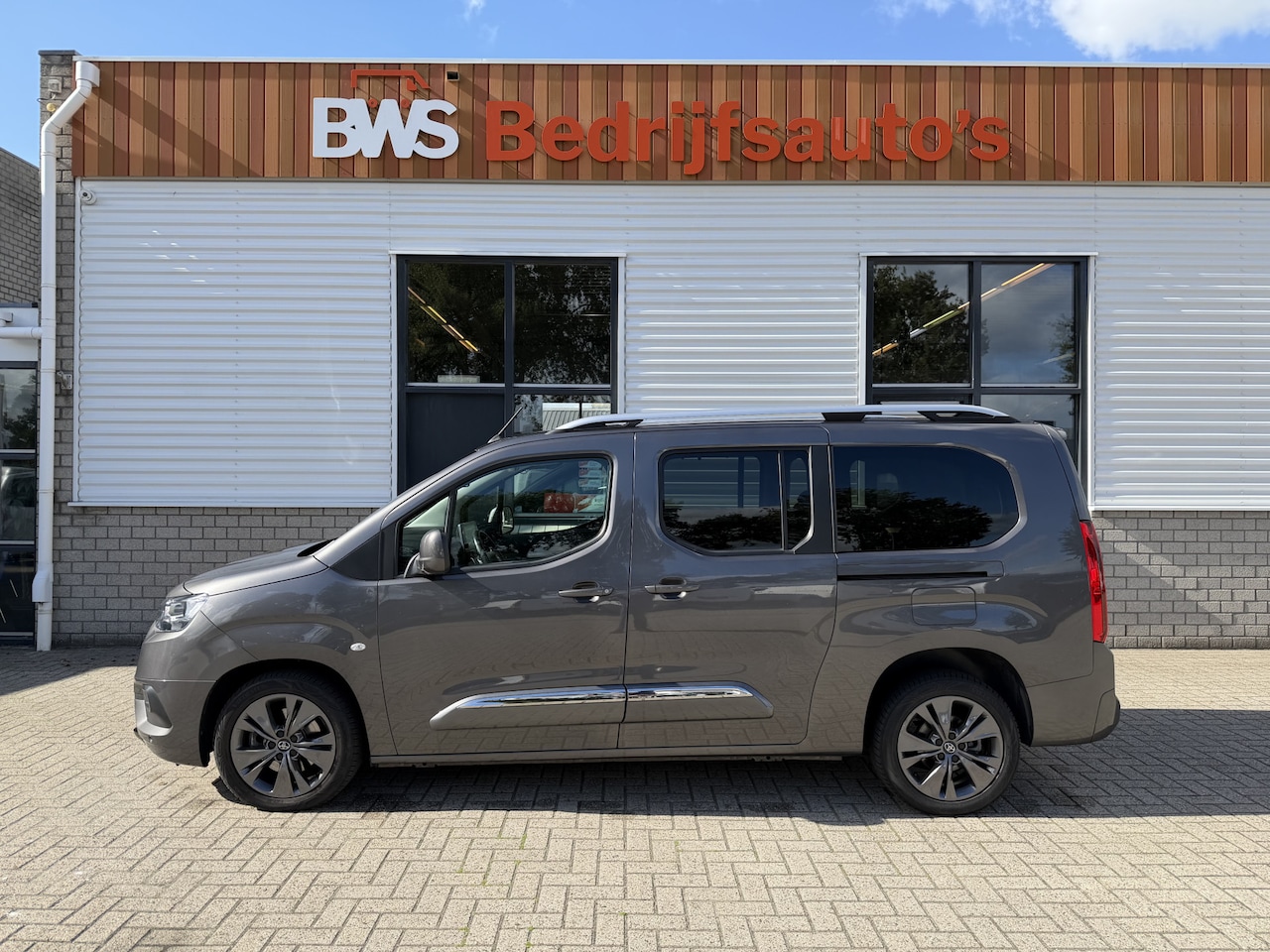 Toyota ProAce City Verso - 1.2 Turbo 130pk Active Long 7 persoons / rolstoel lift / vaste prijs rijklaar € 24.950 mar - AutoWereld.nl