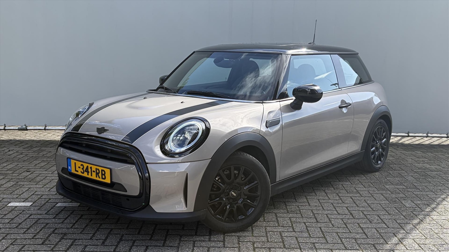 MINI 3-Deurs - Mini (f56) 1.5 136pk Cooper l Automaat l Schuifkantel Pano Dak l - AutoWereld.nl