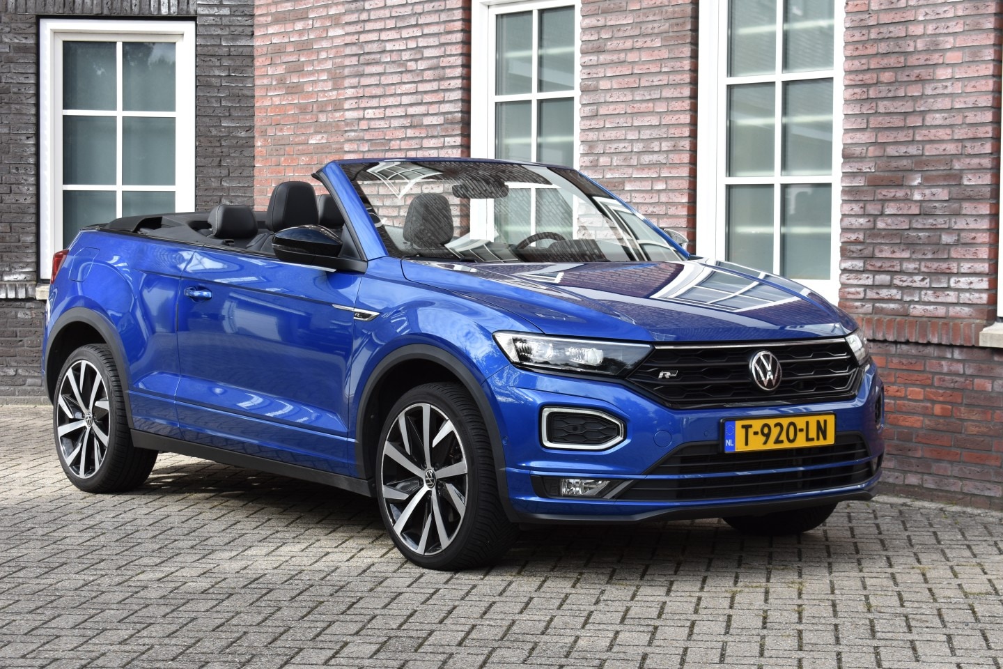 Volkswagen T-Roc Cabrio - 1.5 TSI R-Line dsg Wij zijn op afspraak geopend! Graag bellen voor uw komst. - AutoWereld.nl