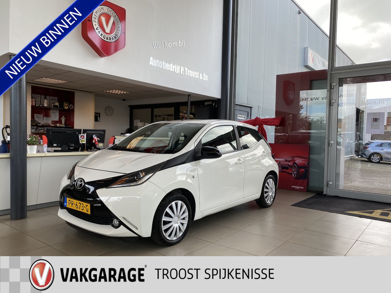 Toyota Aygo - 1.0 VVT-i x-play 1.0 VVT-i x-play,Navigatie,Apple Carplay Andriod/Auto,Airco,Achteruitrijcamera,Bluetooth,S - AutoWereld.nl