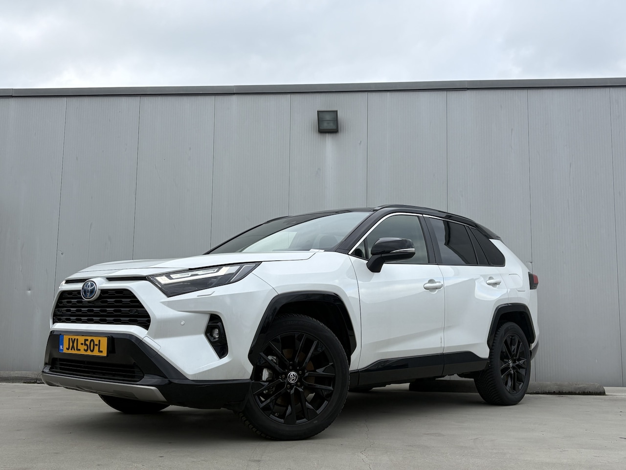 Toyota RAV4 - 2.5 Hybrid AWD Style | Aanhangergewicht 1.650 kg - AutoWereld.nl