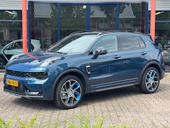 Lynk & Co 01 - 2025 1.5 Plug-In Hybrid STUURVERWARMING/ZWARTE HEMEL/BLACK-LINED