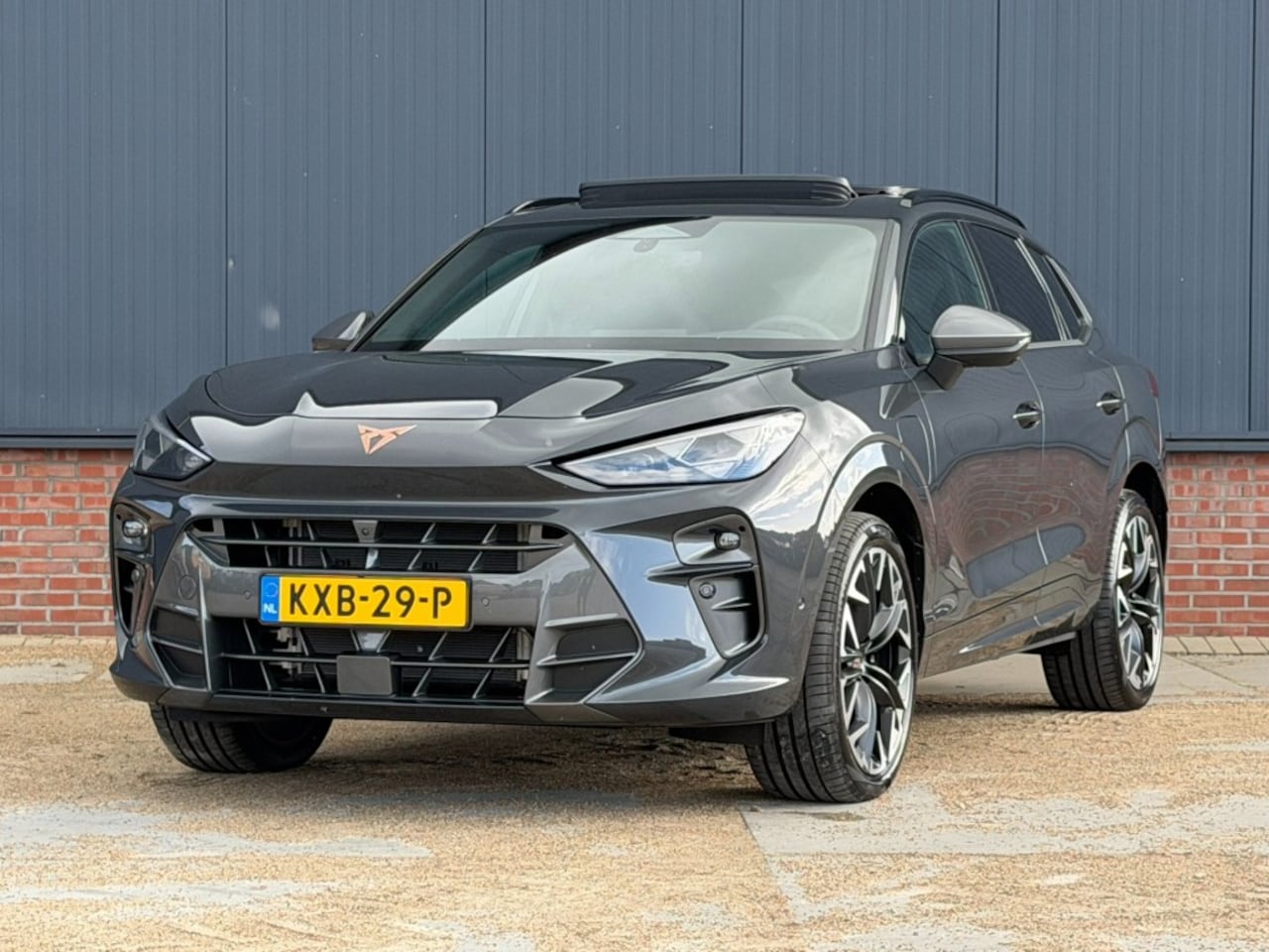 CUPRA Terramar - 1.5 TSI e-Hybrid VZ Performance 272PK DSG Pano / HUD / Trekhaak - AutoWereld.nl