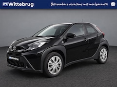 Toyota Aygo X - 1.0 VVT-i MT Play Apple Carplay | Camera | Airco | Elektrische ramen |