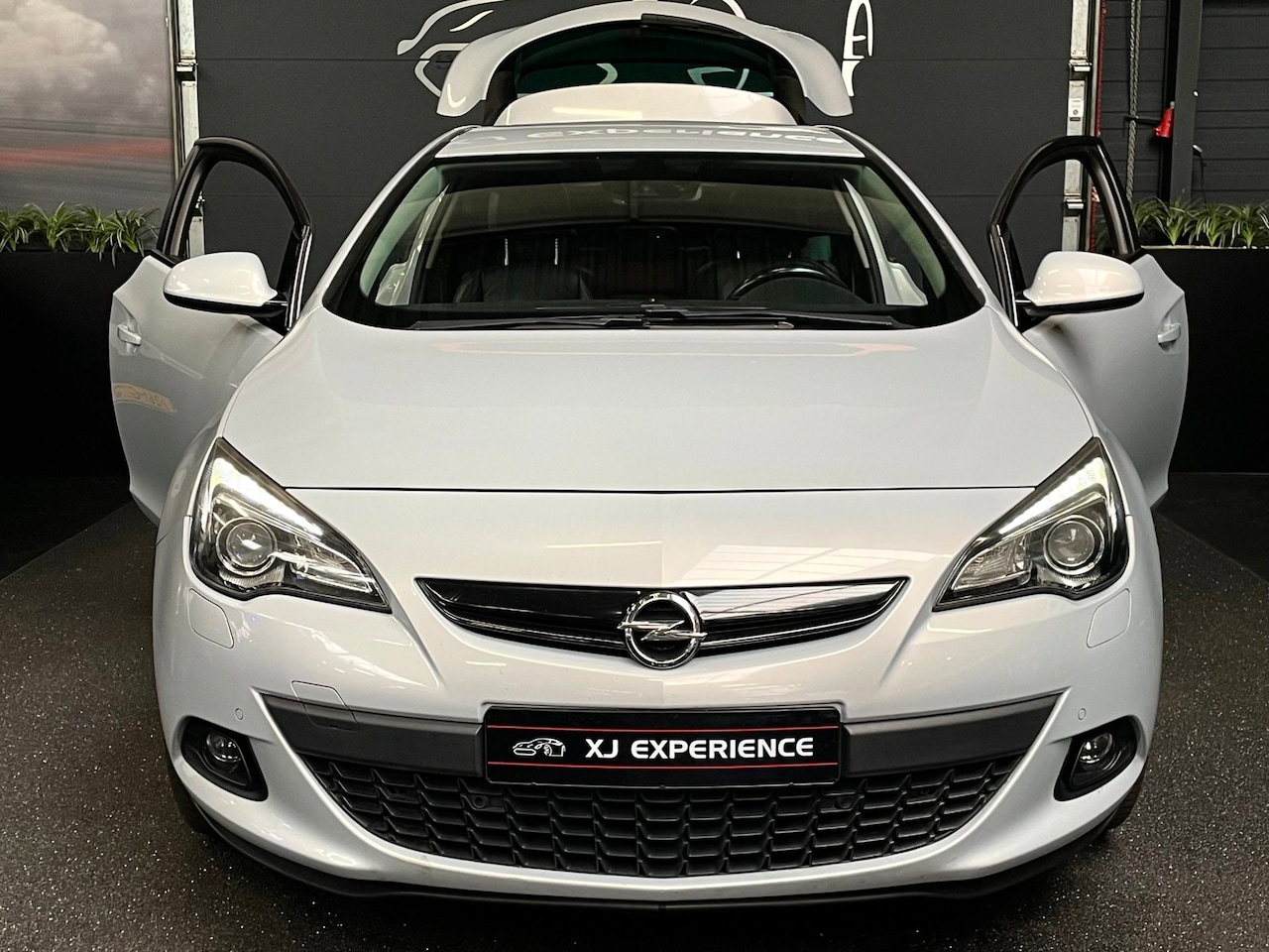 Opel Astra GTC - 1.6 Turbo Sport 180 PK NAVI AIRCO CAMERA CARPLAY 20"VELGEN - AutoWereld.nl