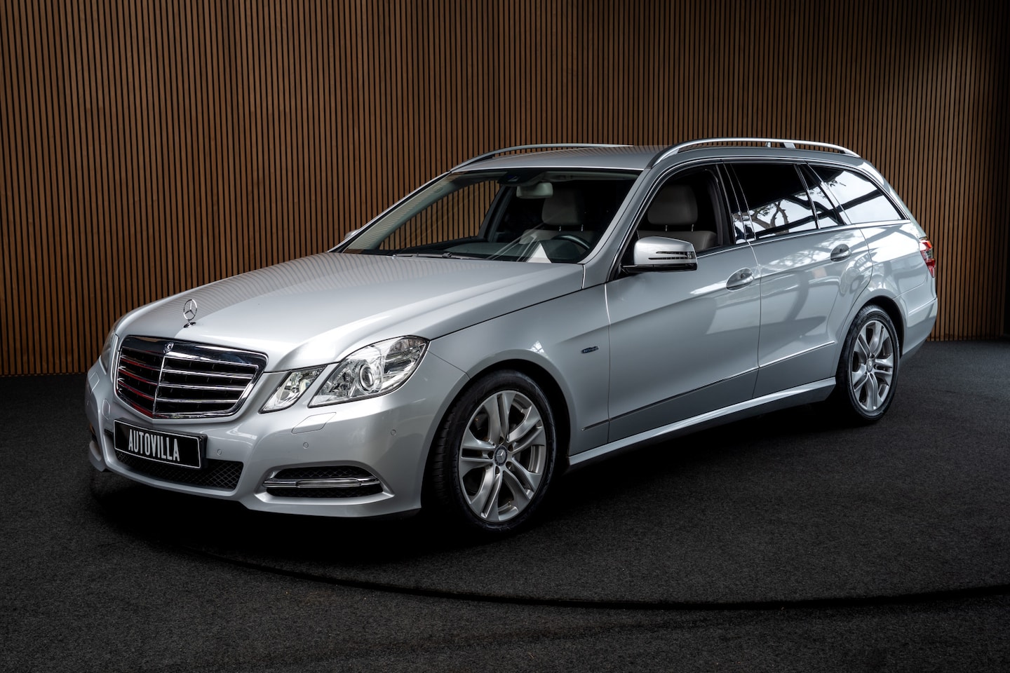 Mercedes-Benz E-klasse Estate - 200 CGI Leer Navi Xenon Climate PTS Elektr. bedienbaar achterklep Stoelverwarming Elektr. - AutoWereld.nl