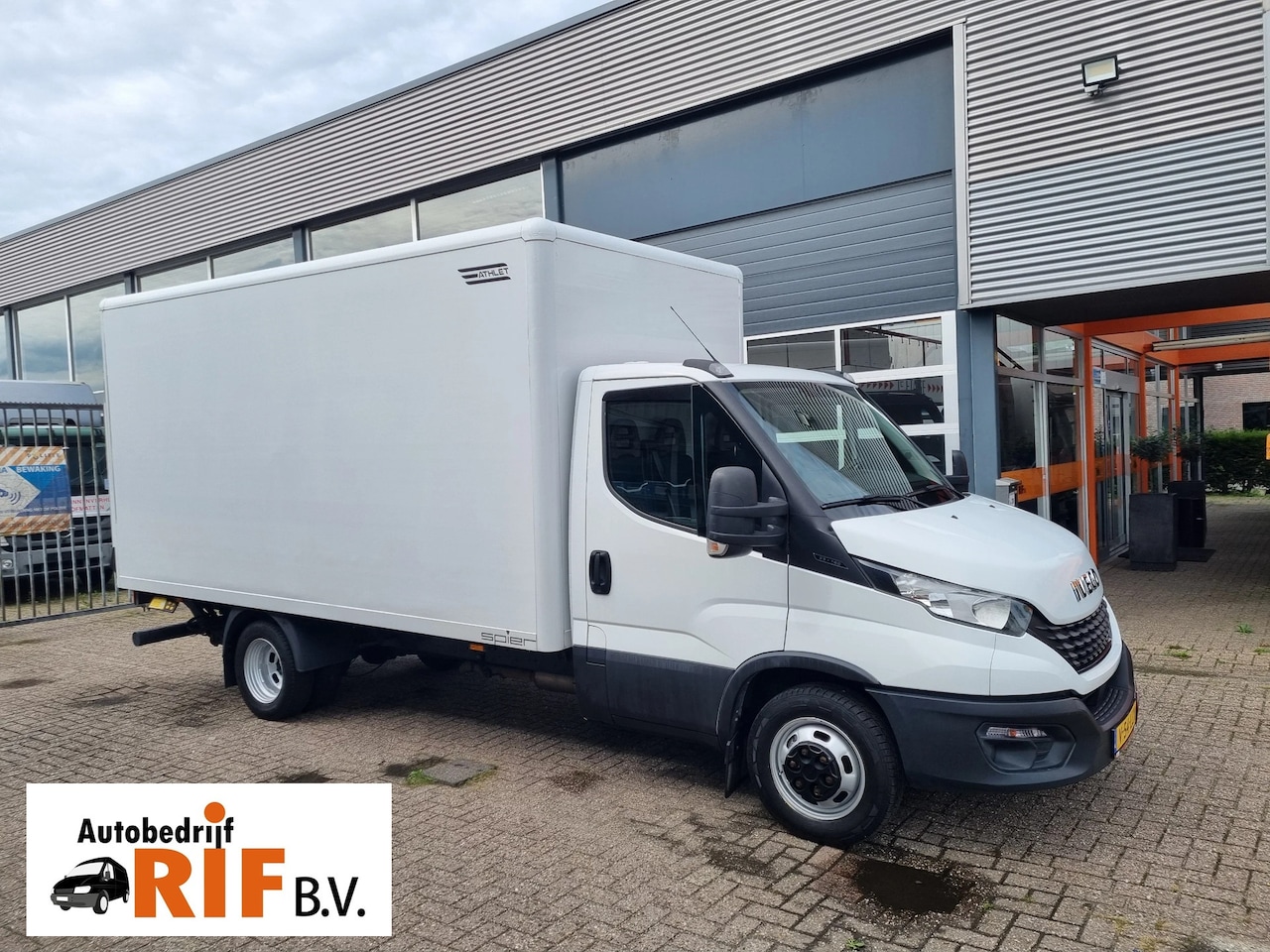 Iveco Daily - 35C16/ 2.3D/ Bakwagen/ Laadklep - AutoWereld.nl