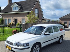 Volvo V70 - 2.4 Automaat, Stoelverwarming, trekhaak, nette auto