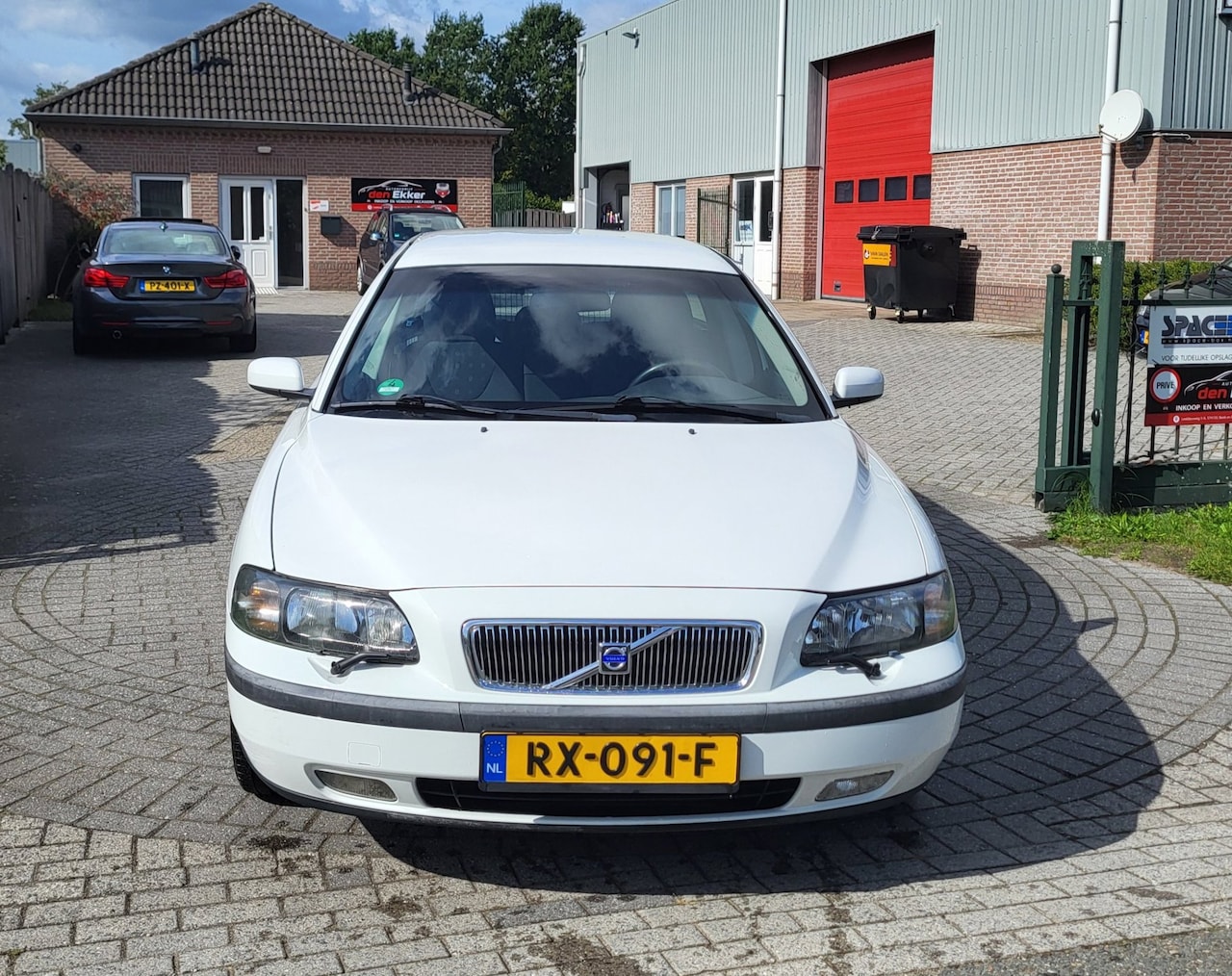 Volvo V70 - 2.4 Automaat,Stoelverwarming,trekhaak,nette auto! - AutoWereld.nl