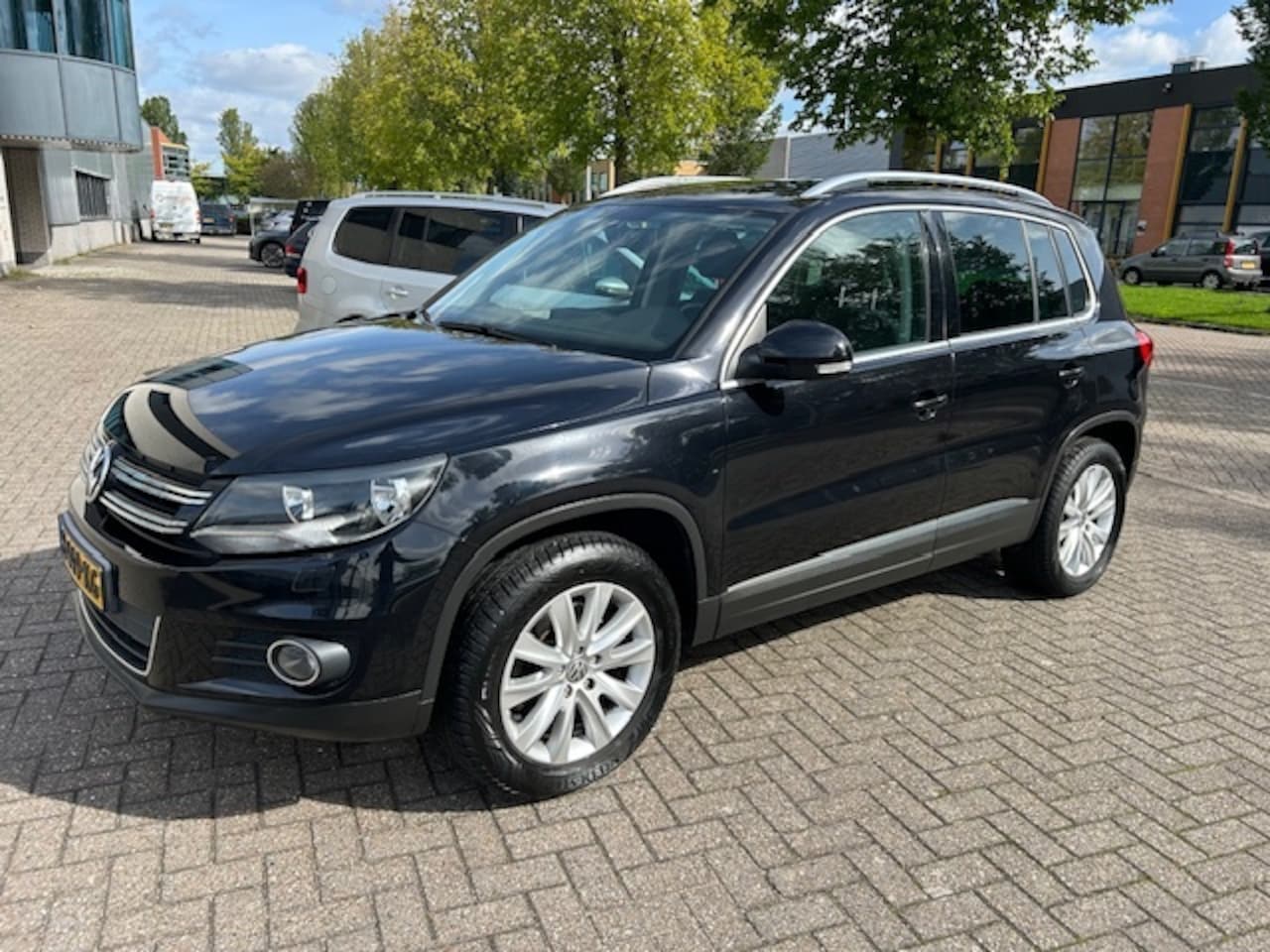 Volkswagen Tiguan - 2.0 TSI Sport&St.4M 180PK CAMERA CARPLAY STOELVW - AutoWereld.nl