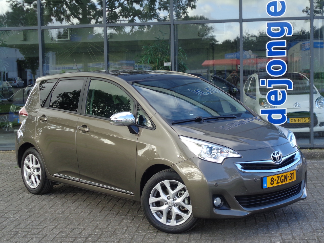Toyota Verso S - 1.3 VVT-i Dynamic Automaat Panoramadak Trekhaak Navi Clima LMV Parkeersensoren NL - AutoWereld.nl