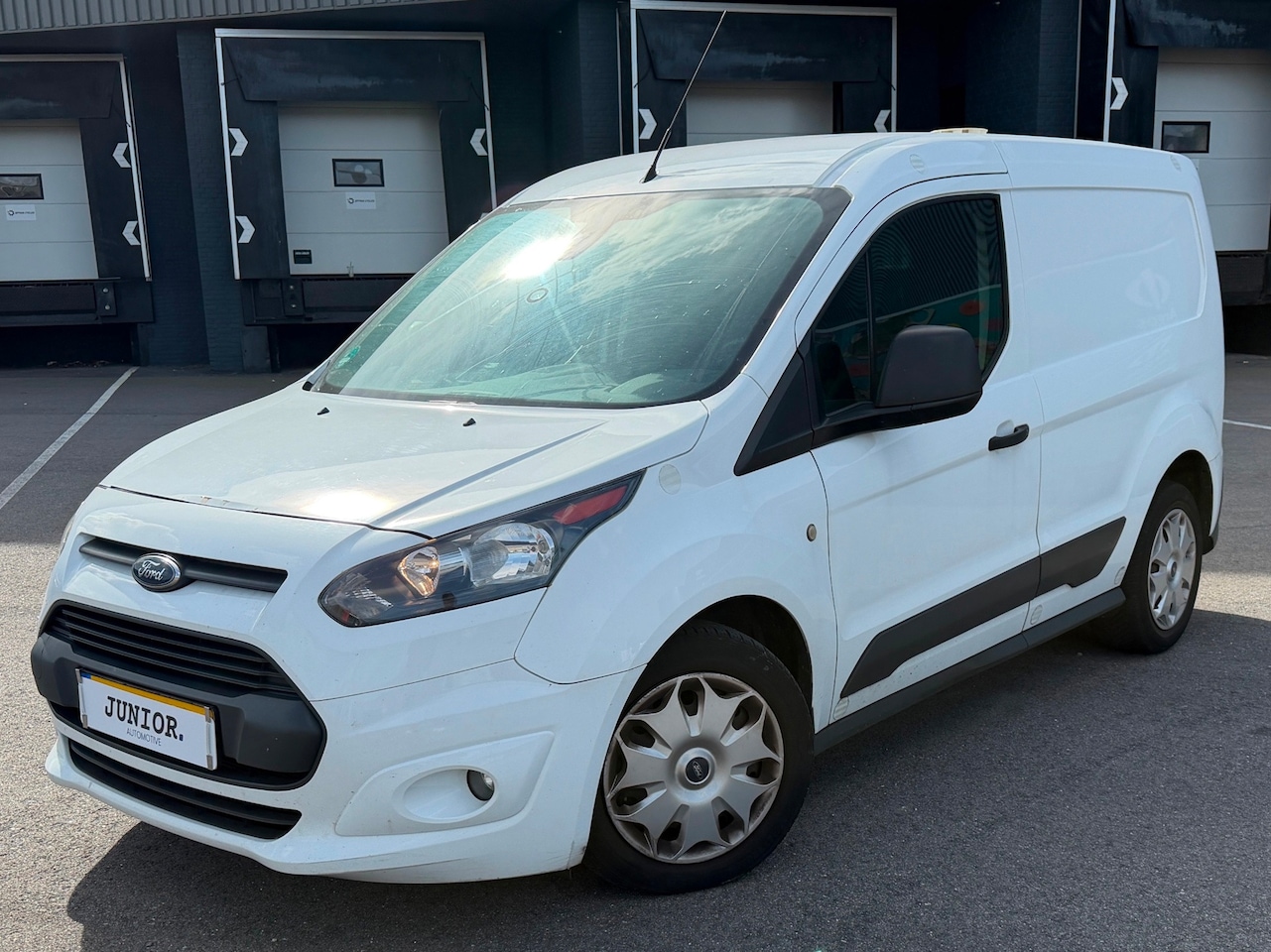 Ford Transit Connect - 1.5 TDCI L1 Trend HP AIRCO/BTW/SCHUIFDEUR/3PERSOONS - AutoWereld.nl