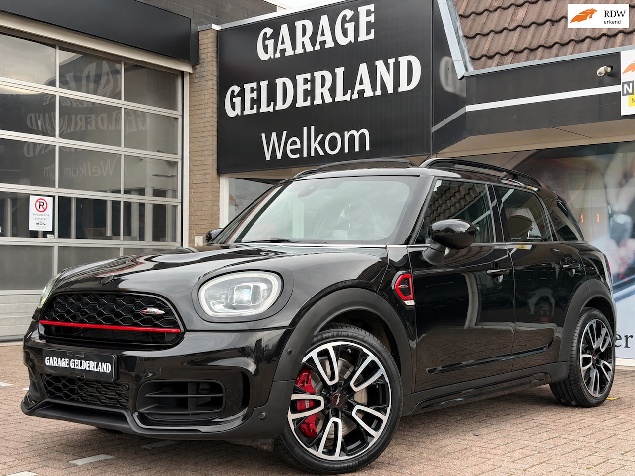 MINI Countryman - 2.0 ALL4 JCW 306PK | PANO | VIRTUAL-COCKPIT | FULL-LED | ALCANTARA | JCWSEATS | HARMAN-KAR - AutoWereld.nl