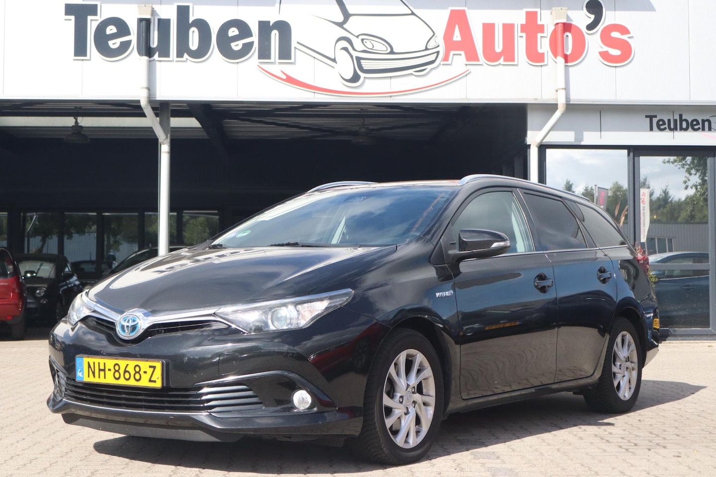 Toyota Auris Touring Sports - 1.8 Hybrid Trend | Cruise control | Panoramadak | Climate control |  Camera | Dealer onder - AutoWereld.nl