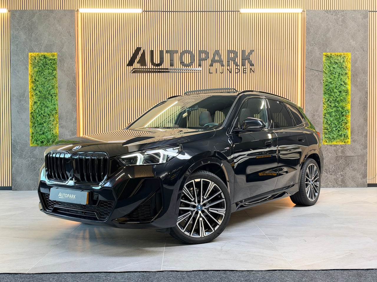 BMW X1 - XDrive25e |M-Sport|PANO|HuD|H&K|MASSAGE|360 CAMERA|KEYLESS|21 INCH|PLUG IN HYBRIDE|SFEERVE - AutoWereld.nl