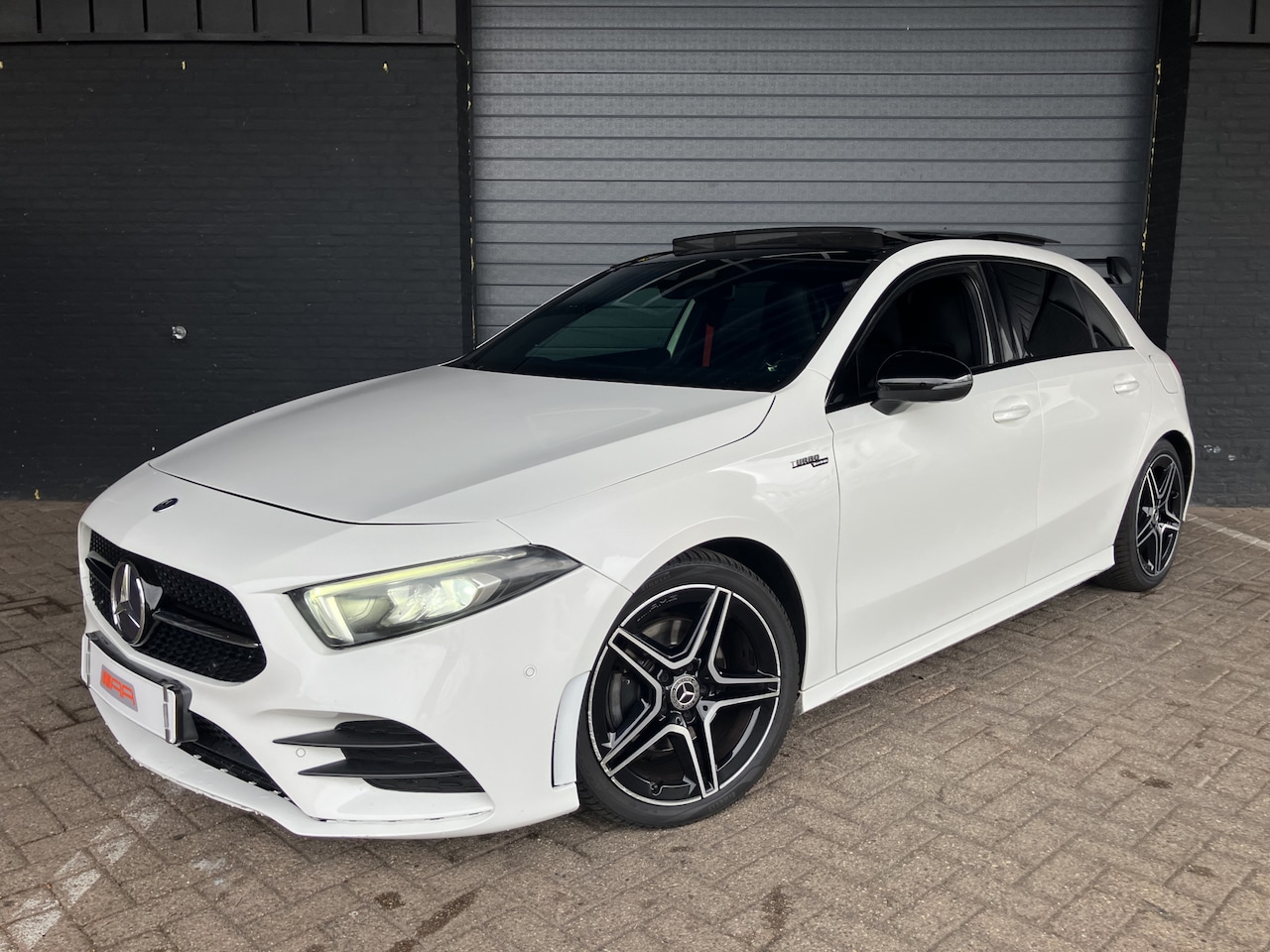 Mercedes-Benz A-klasse - 200 ///AMG A35-PANO-XENON-LED-VOLL - AutoWereld.nl