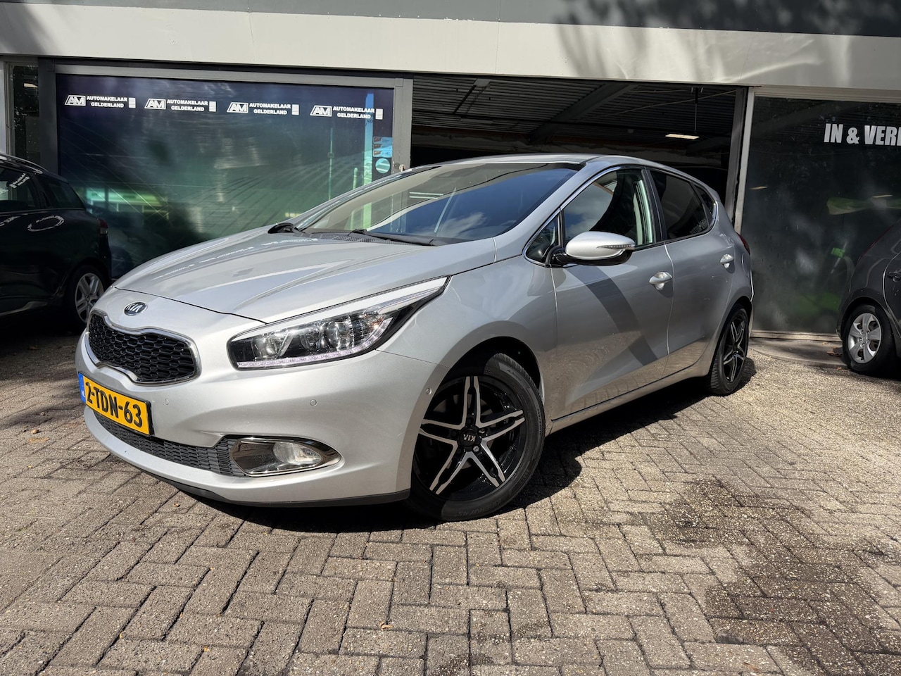 Kia Cee'd - 1.6 GDI Super Pack | 3/6 OF 12MND GARANTIE | CAMERA | NAVI | CRUISE | LMV | - AutoWereld.nl