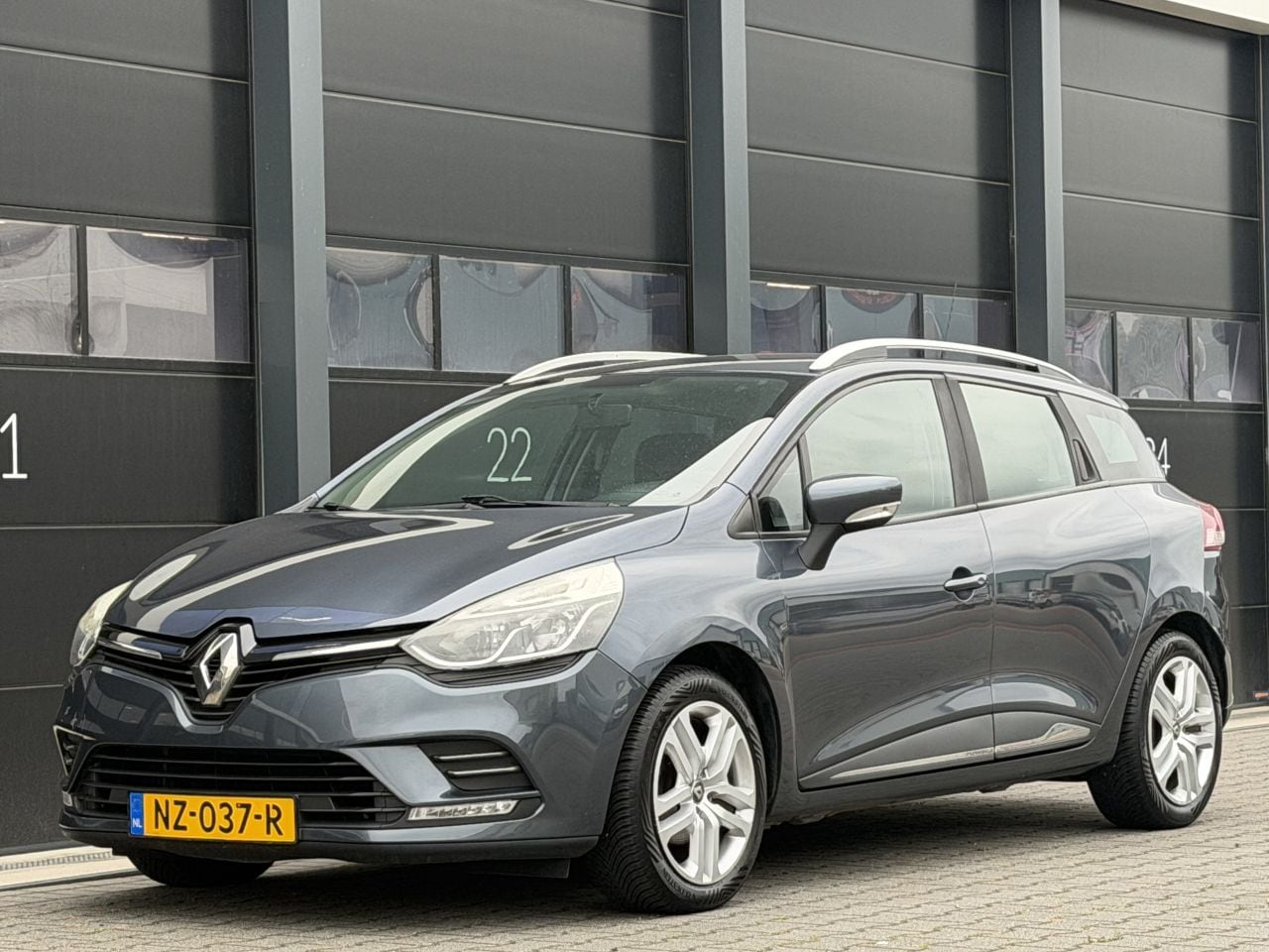 Renault Clio - 1.5 dCi Ecoleader Zen Navi PDC EURO-6 - AutoWereld.nl