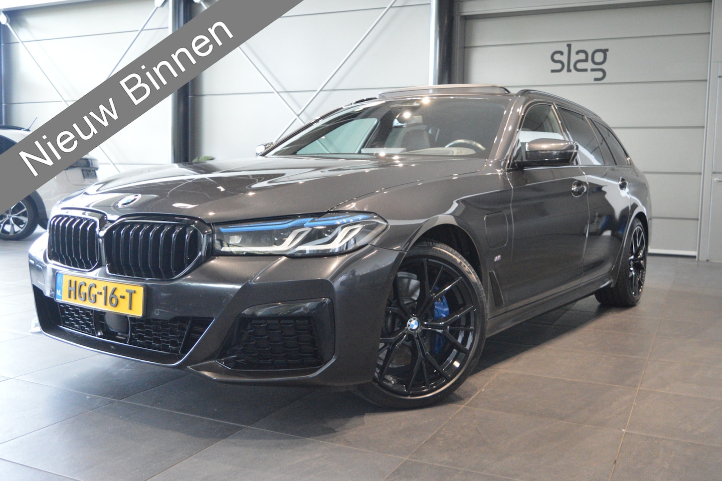 BMW 5-serie Touring - 530e xDrive M-SPORT laser pano leer camera 19 inch !! - AutoWereld.nl