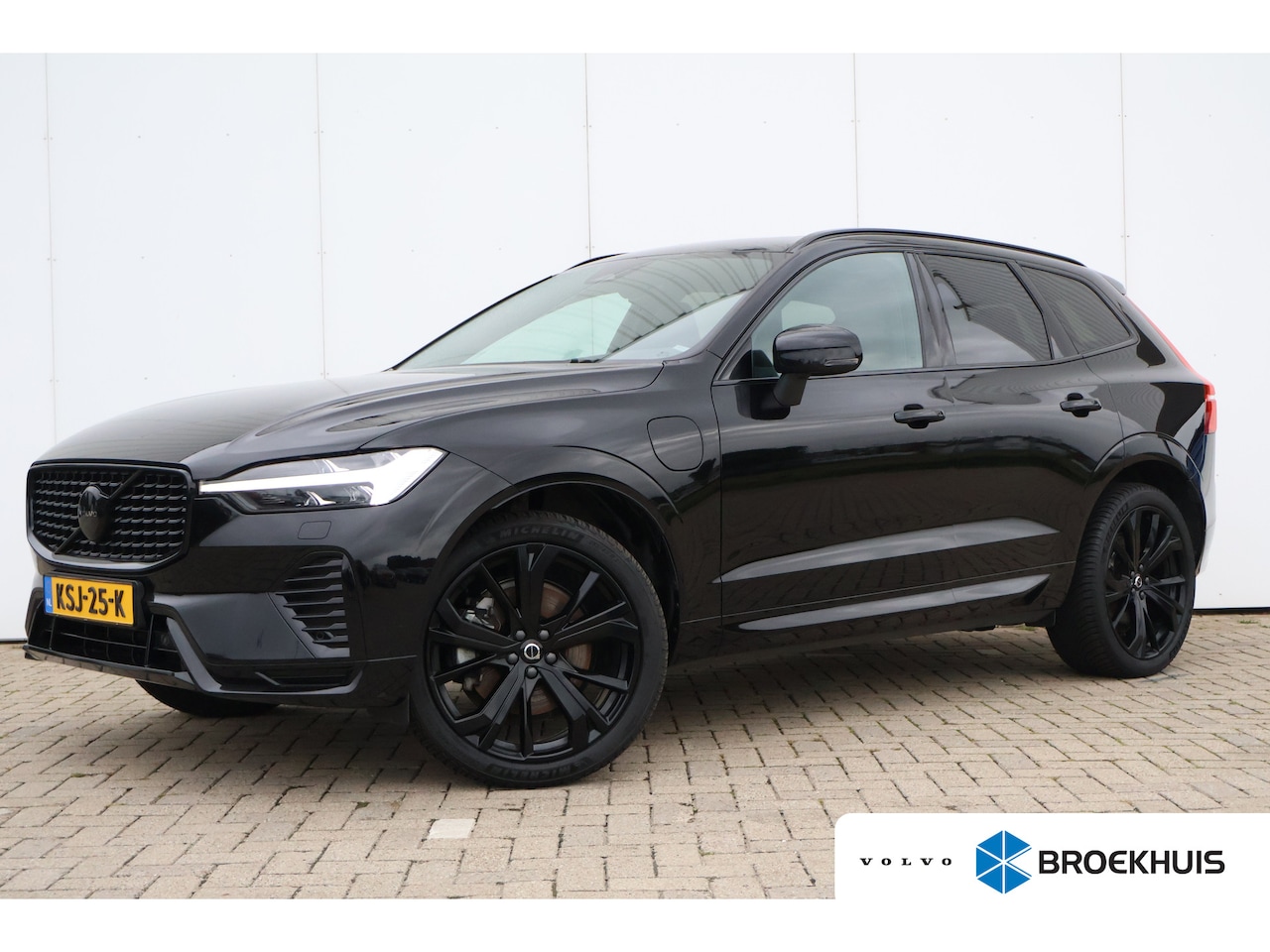 Volvo XC60 - T6 Plus Black Edition | All Seasons | 21" | Pano | - AutoWereld.nl
