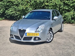 Alfa Romeo Giulietta - 2.0 JTDm Distinctive |AUTOMAAT + CRUISE + AIRCO|