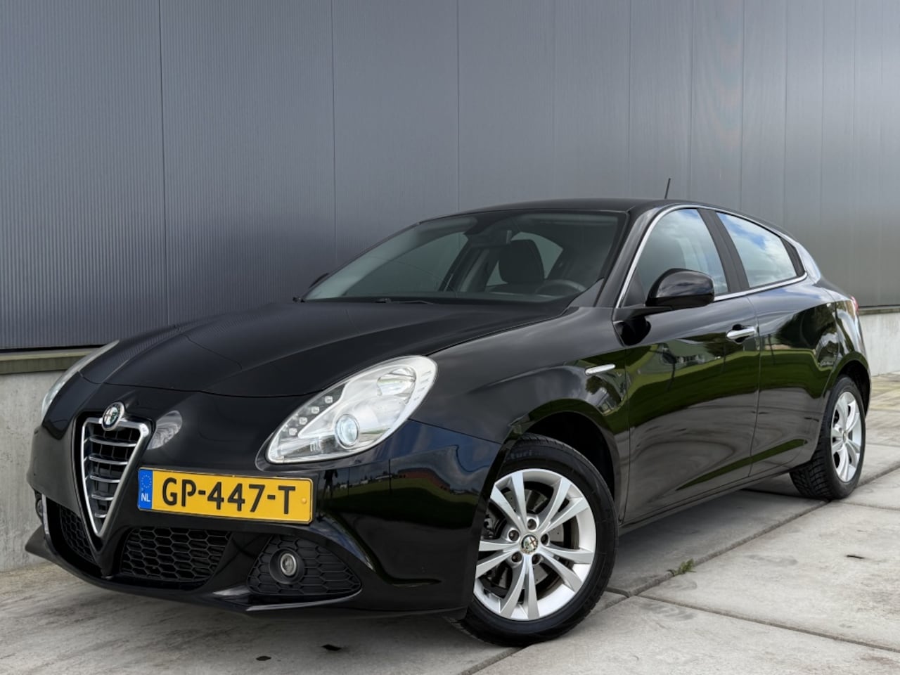 Alfa Romeo Giulietta - 1.4 Turbo 170PK / 2011 / Airco / NW APK / DNA / Cruise - AutoWereld.nl