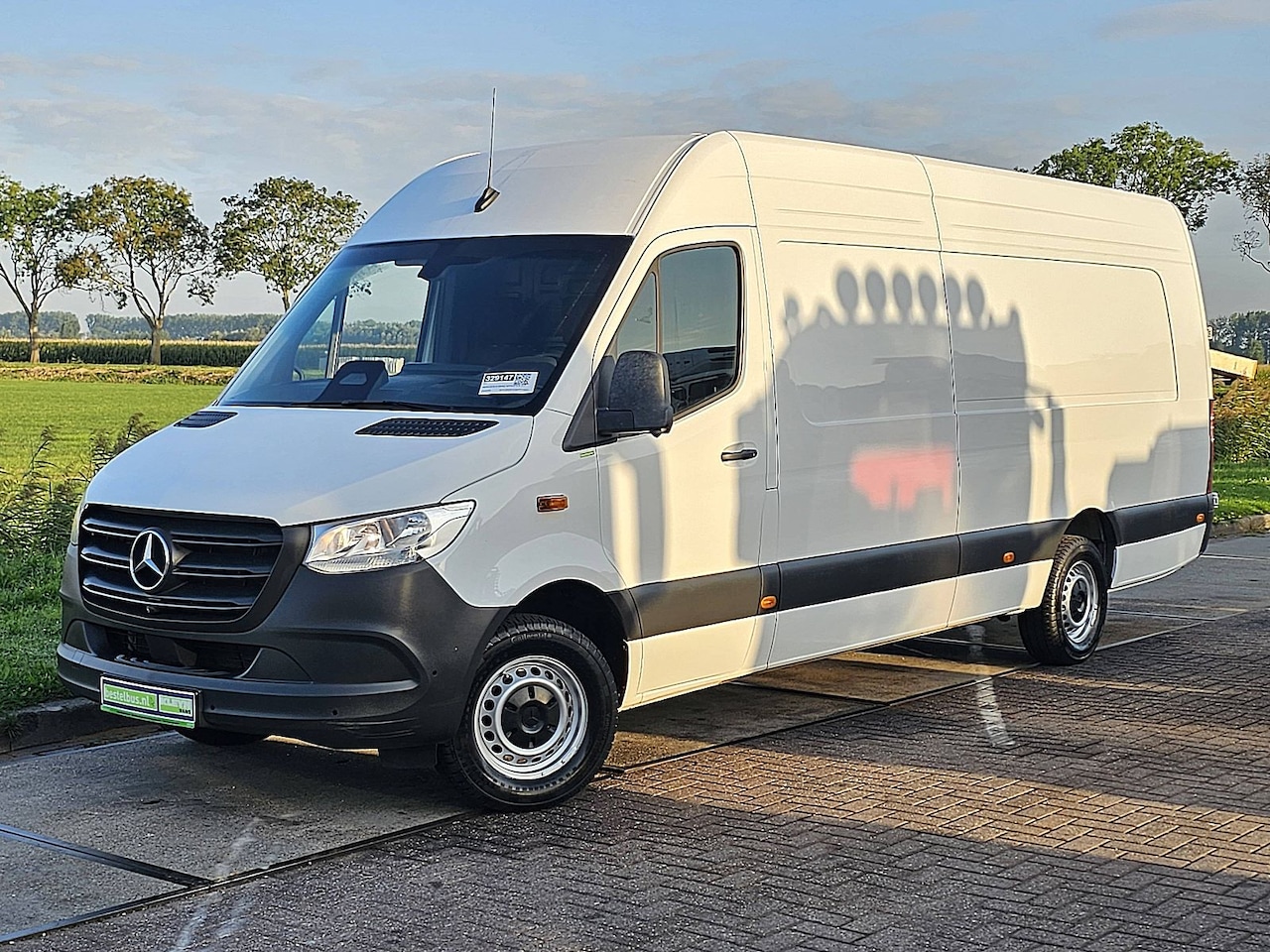 Mercedes-Benz Sprinter - 317 1.9 CDI L4H2 Base Cruise control, Airco, Pdc, Navi, Camera, Lane-assist, Stoelverwarmi - AutoWereld.nl