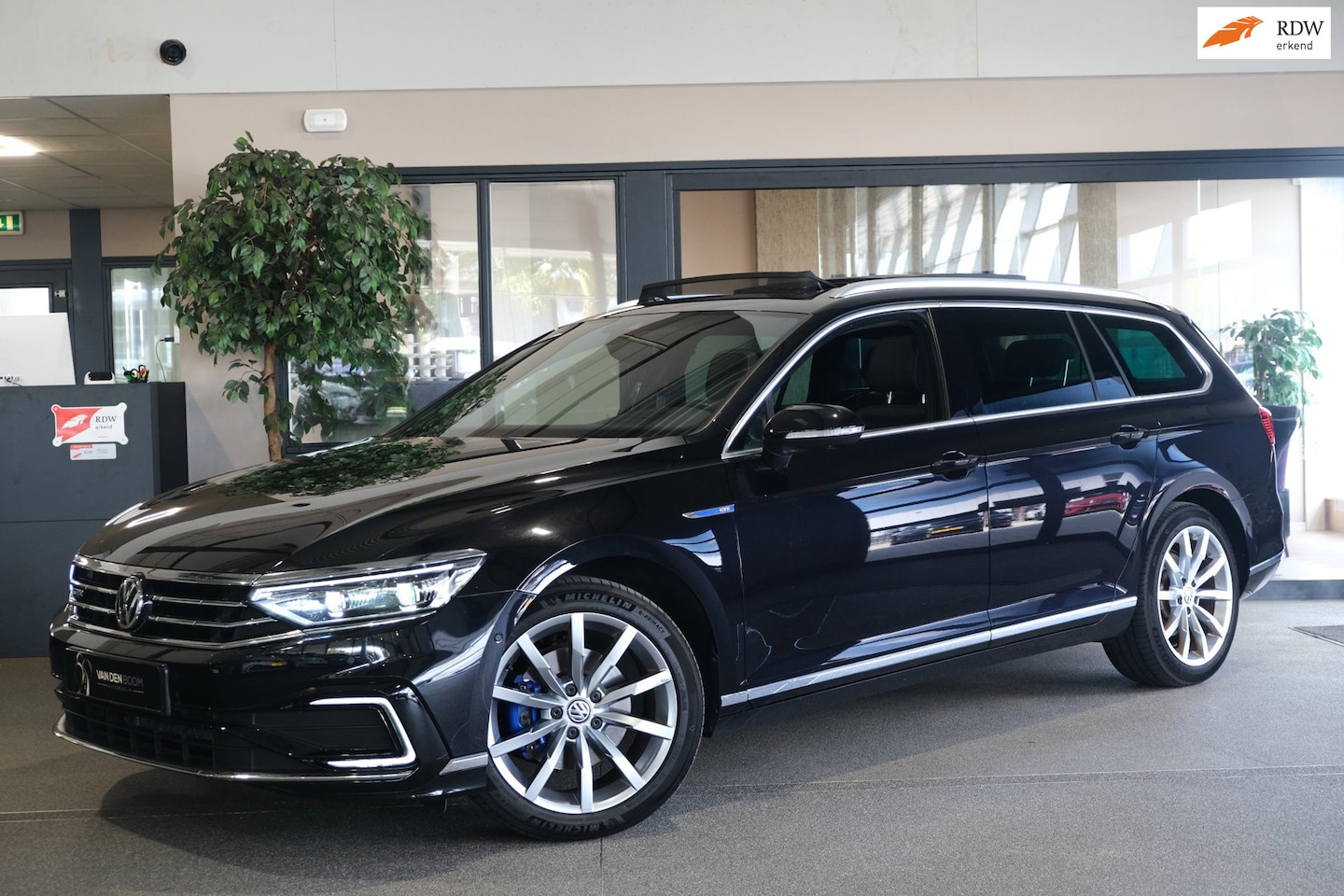 Volkswagen Passat Variant - 1.4 TSI PHEV GTE DSG 218 PK Pano Trek Virtual Navi Cam Acc - AutoWereld.nl