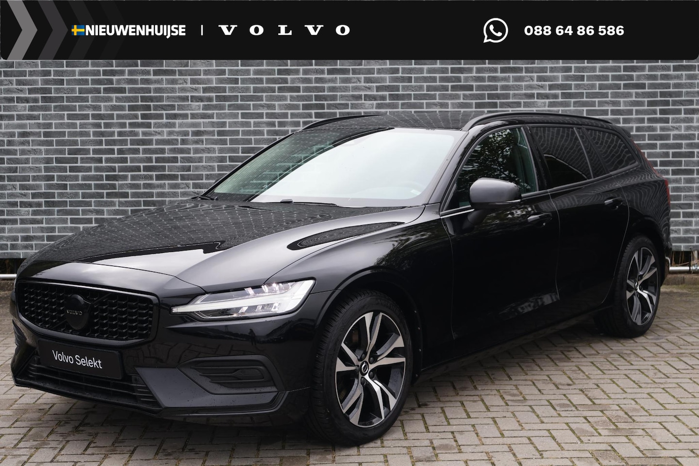 Volvo V60 - 2.0 B3 Essential Edition | Trekhaak | Achteruitrijcamera | Parkeersensoren | Lederen Bekle - AutoWereld.nl