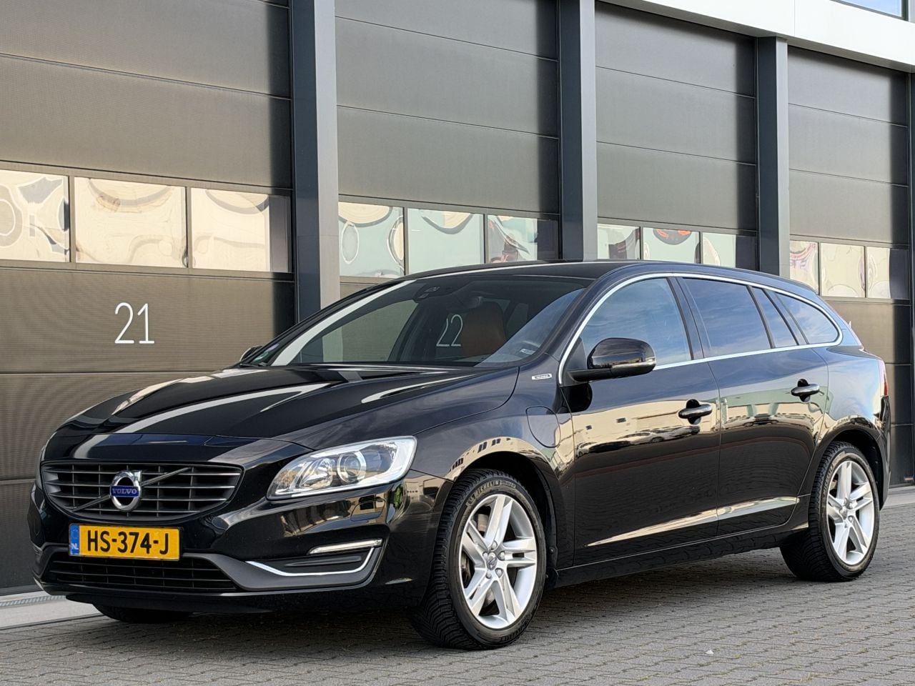 Volvo V60 - V-60 2.4 D6 Twin Engine Leer Camera Clima EURO-6 - AutoWereld.nl