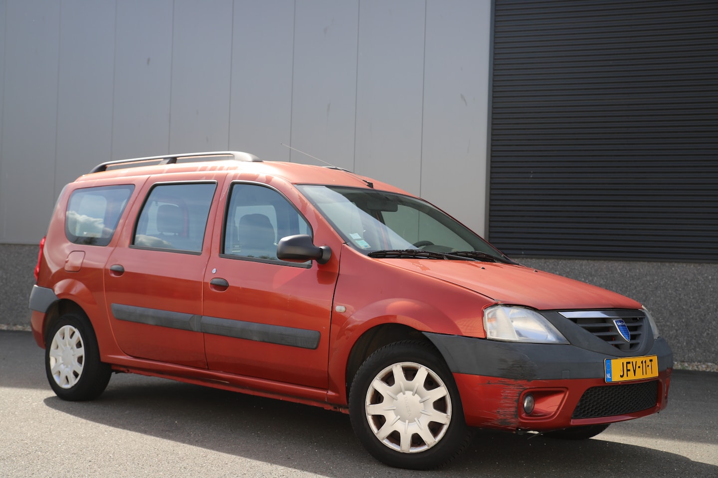 Dacia Logan MCV - 1.4 MPi 5 persoons/ Trekhaak - AutoWereld.nl