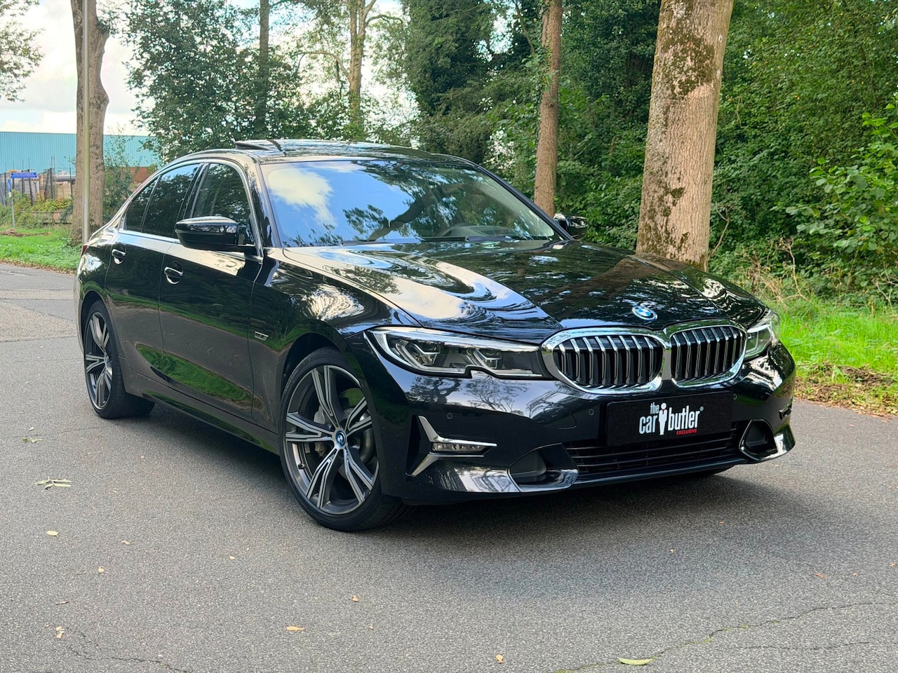 BMW 3-serie - 330e High Executive | Keyless | Pano | Head-Up | Stoelverw.| Achteruitrijcamera - AutoWereld.nl