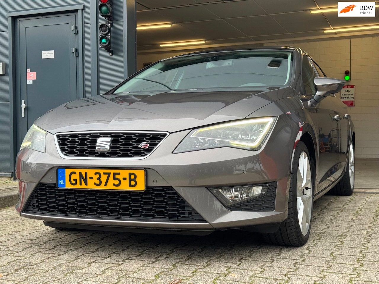 SEAT Leon - 1.4 TSI ACT FR Dynamic / NAP !! / PANO / SFEERVERL. / 6-BAK / ISOFIX / CLIMATE / BLUETOOTH - AutoWereld.nl