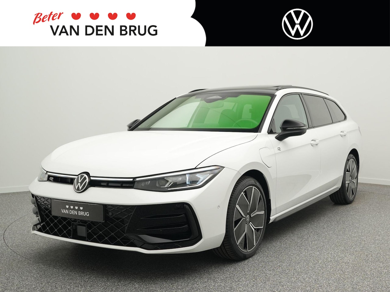 Volkswagen Passat Variant - R-Line Edition 1.5 eHybrid 272 PK | LED Matrix IQ | Panoramadak | Leder | Verlengde fabrie - AutoWereld.nl
