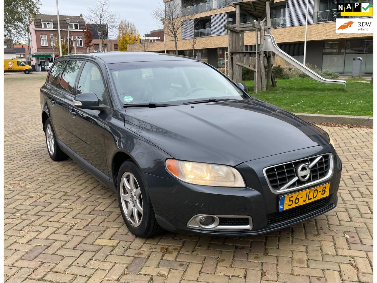 Volvo V70 - 2.4D Limited Edition 2.4D Limited Edition, Aut, Trekhaak, Cruise/Climate control, Leder, Pdc, Lmv, Geen import, - AutoWereld.nl