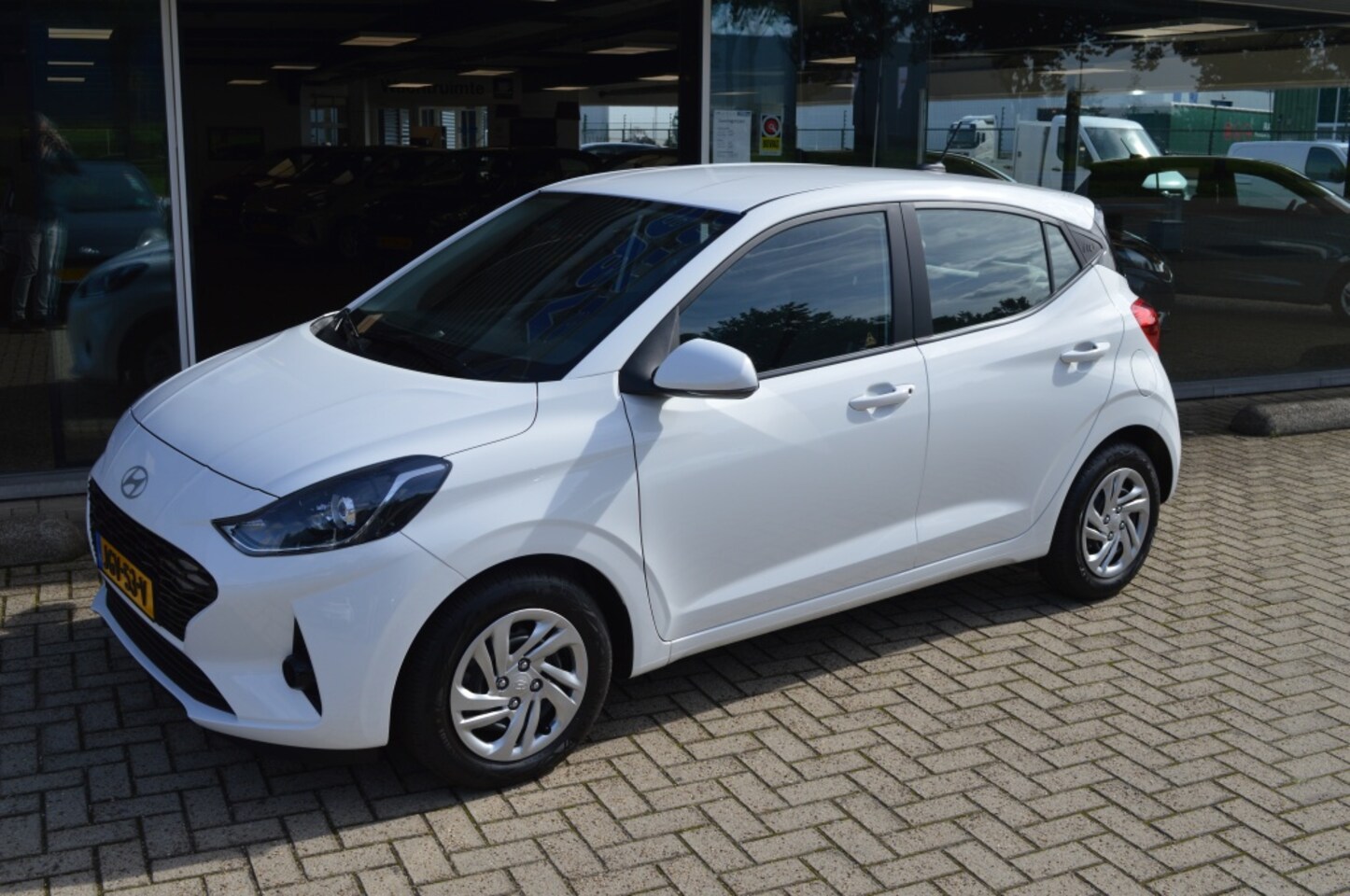 Hyundai i10 - 1.0 Premium Navi PDC Camera LMV 12-2025