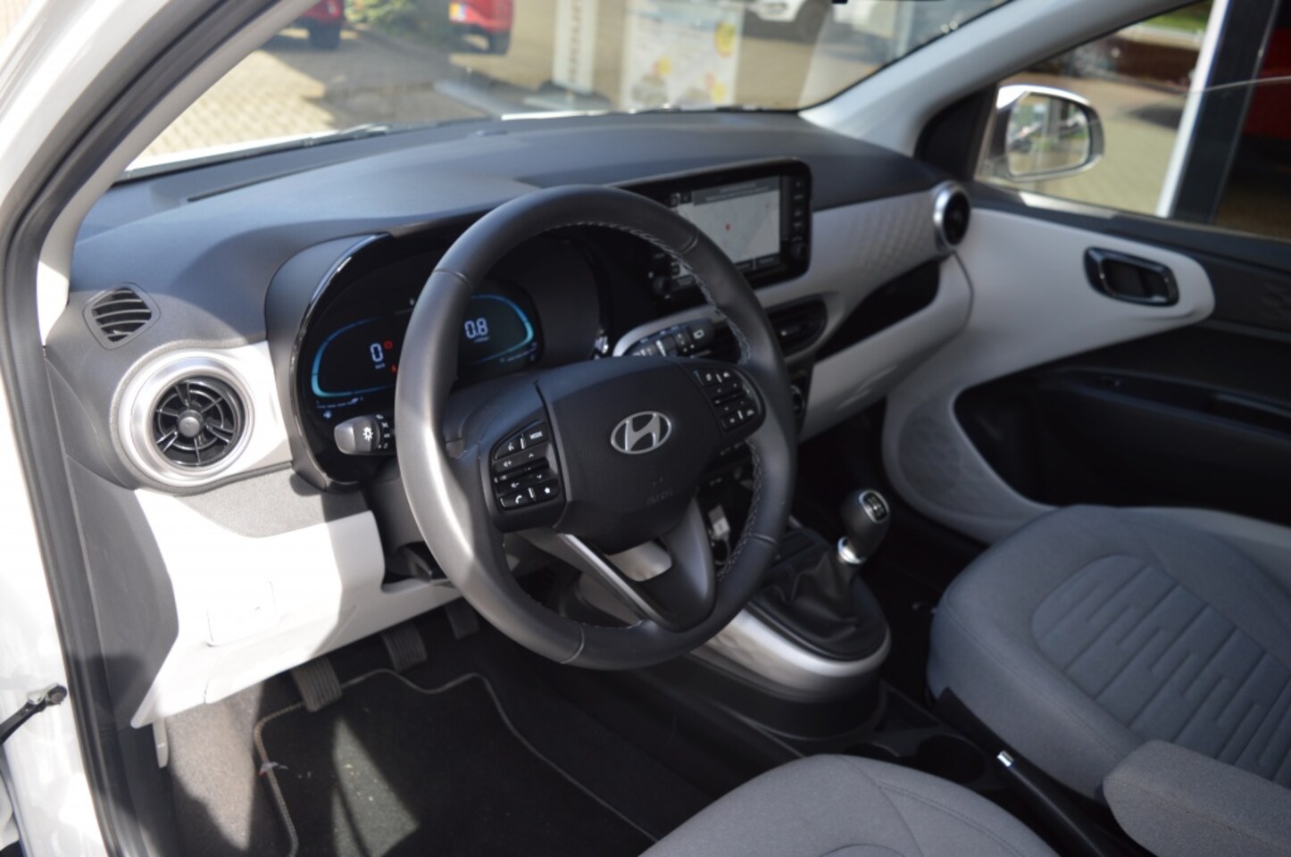Hyundai i10 - 1.0 Premium Navi PDC Camera LMV 12-2025