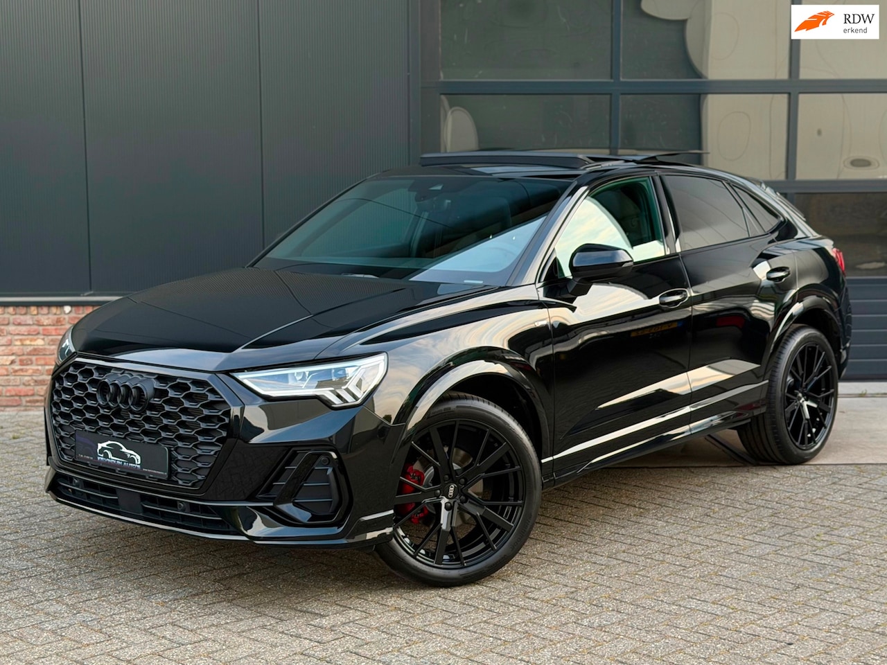 Audi Q3 Sportback - 35 TFSI S-Line 150 pk Blackstyle/pano/Camera/sfeerverlichting - AutoWereld.nl