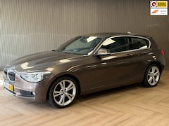 BMW 1-serie - 116i Upgrade Edition AIRCO CRUISE NAVIGATIE PDC LEDER STOELVERWARMING KEYLESS-GO