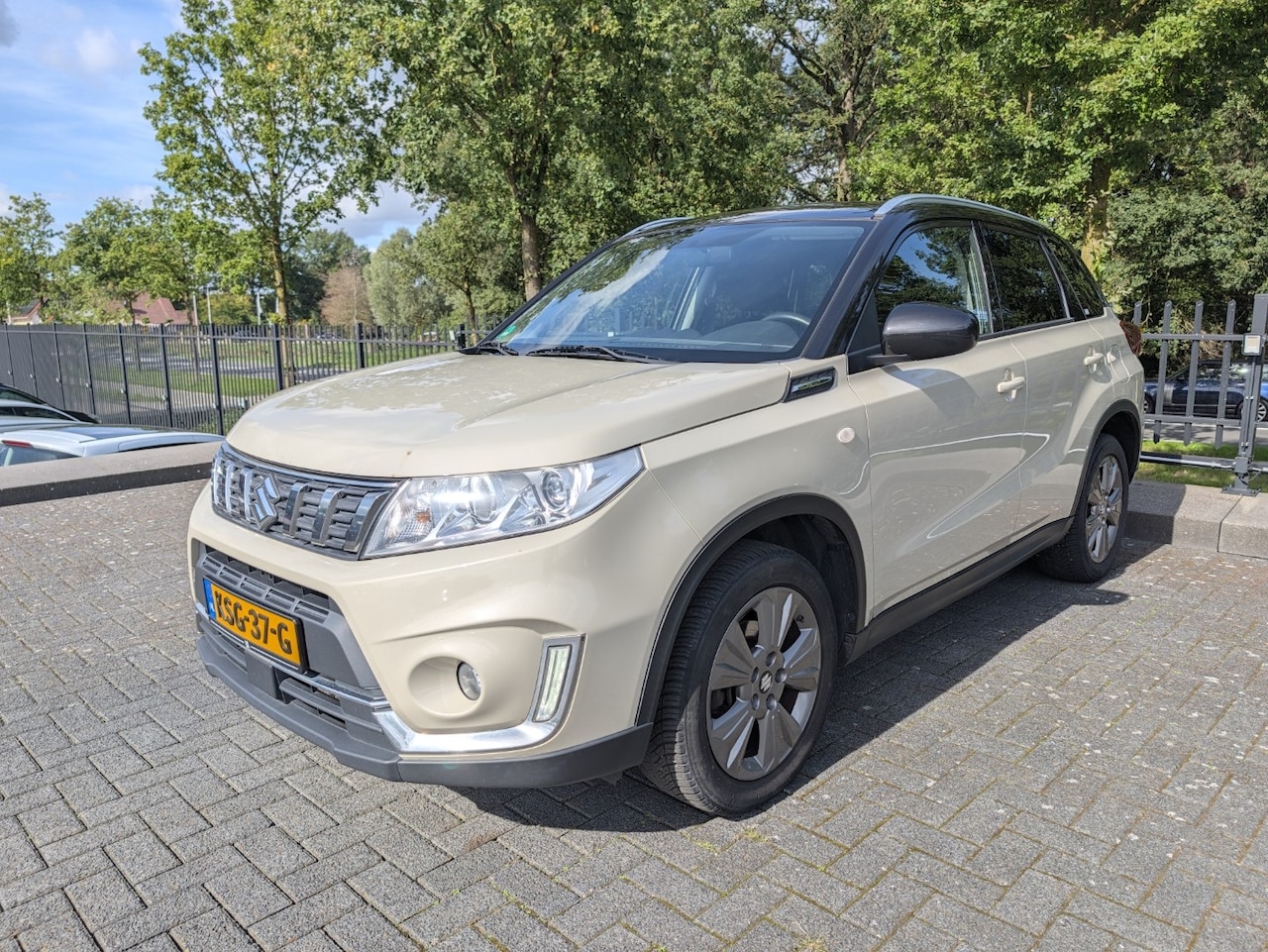 Suzuki Vitara - 1.0 Boosterjet Comfort | Stoelverw. | Camera | Cruise | Dealer onderh. | Climate Control - AutoWereld.nl