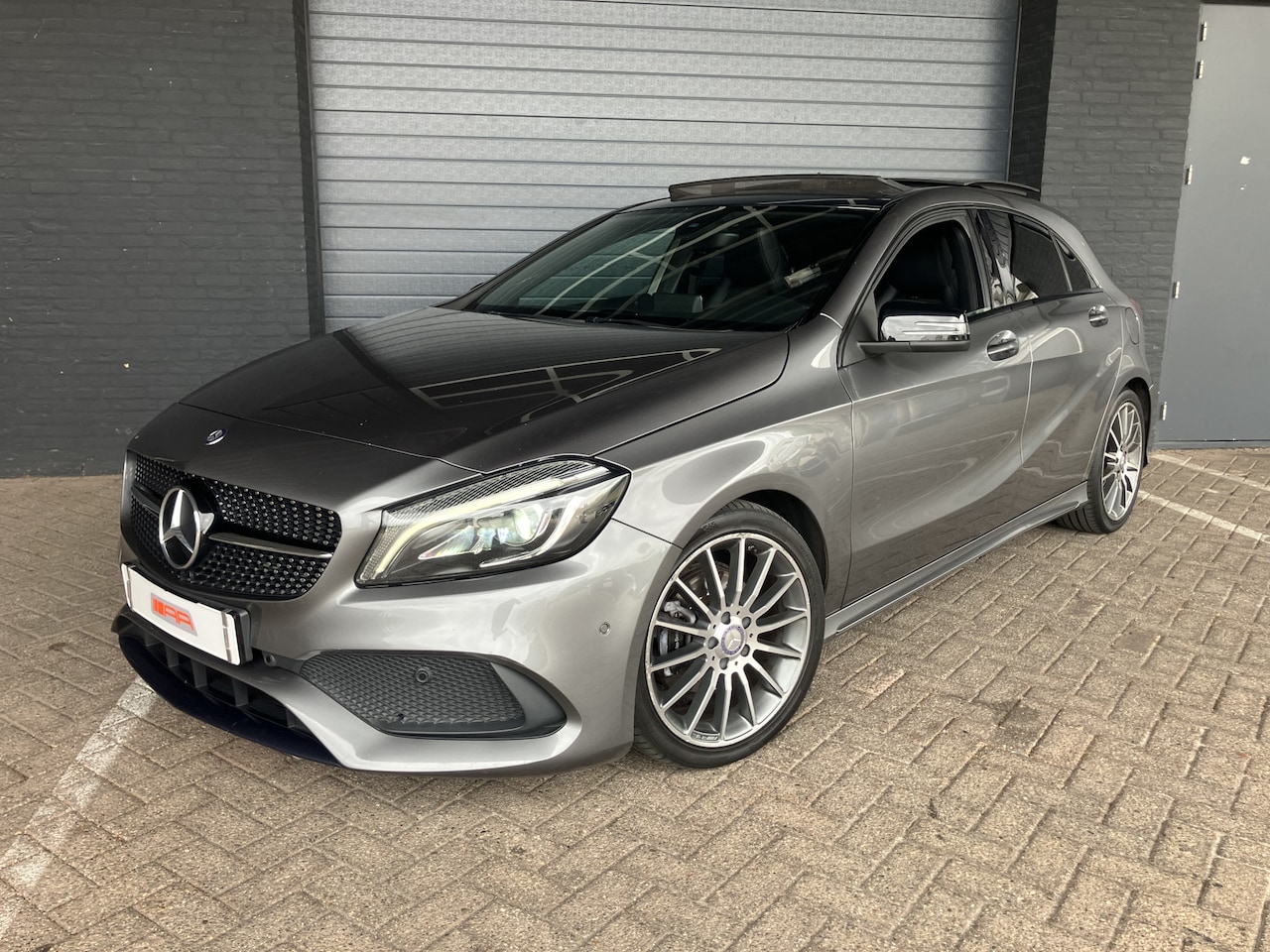 Mercedes-Benz A-klasse - 200 d ///AMG PANO-XENON-LED - AutoWereld.nl