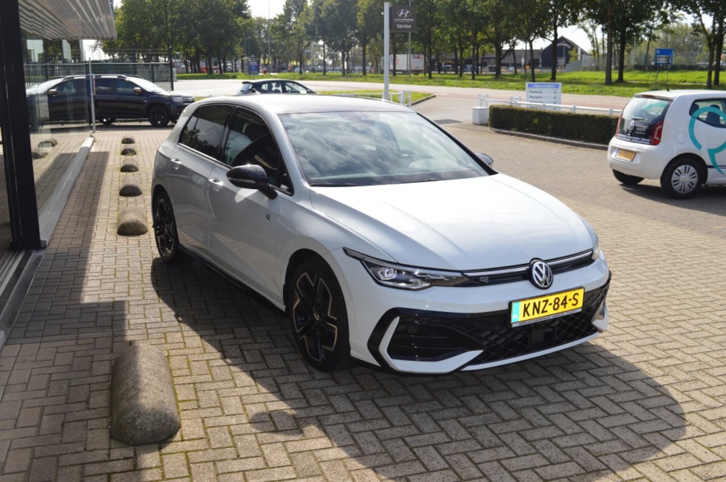 Volkswagen Golf - 1.5 eTSI R-Line 150pk Carplay 360 Camera LMV zwart dak